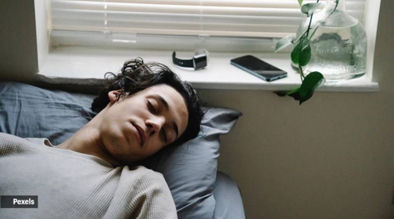 Hábitos de vida saludables que pueden ayudar a evitar la apnea obstructiva del sueño