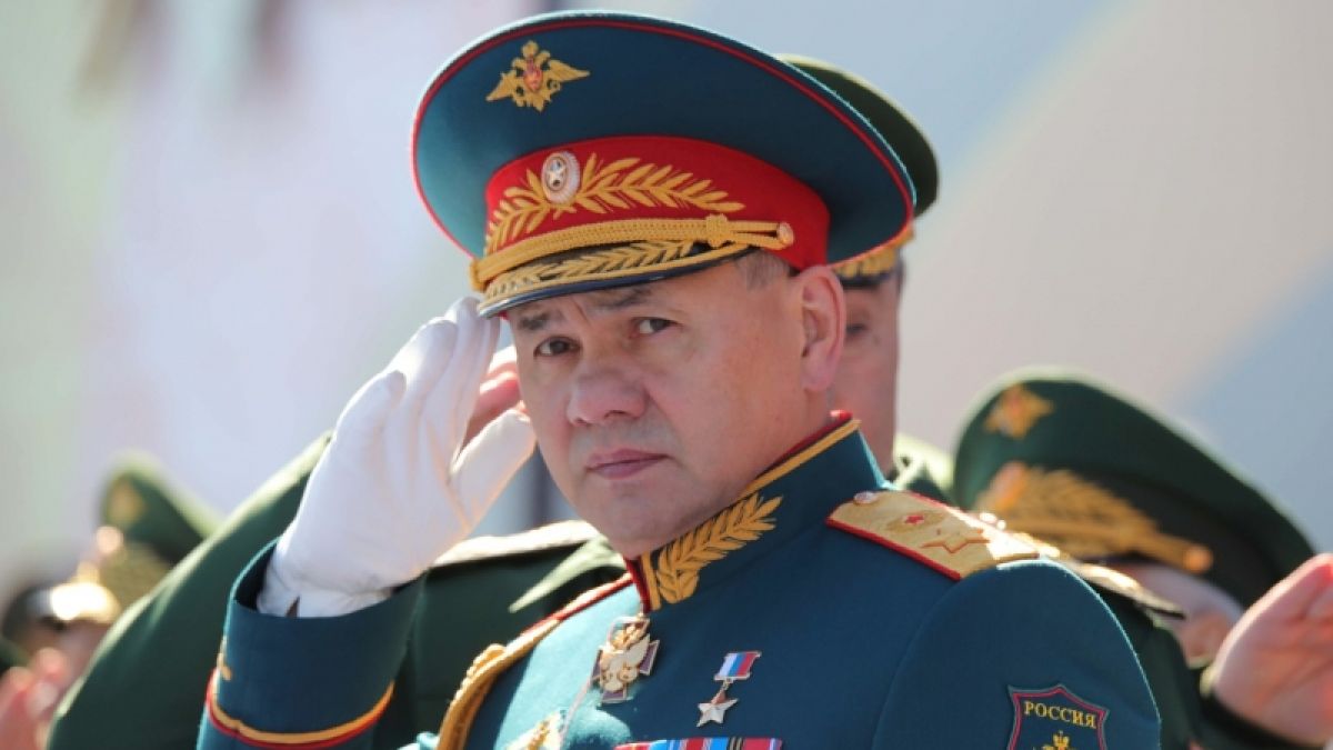 El ministro de Defensa ruso, Sergei Shoigu, aparece en la televisión después de una ausencia de dos semanas