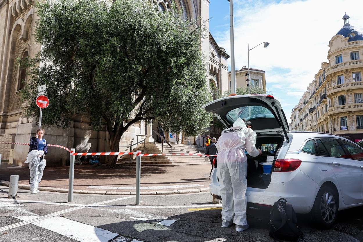 Un sacerdote fue atacado con un cuchillo en una iglesia en Francia Un sacerdote fue atacado con un cuchillo en una iglesia en Francia
