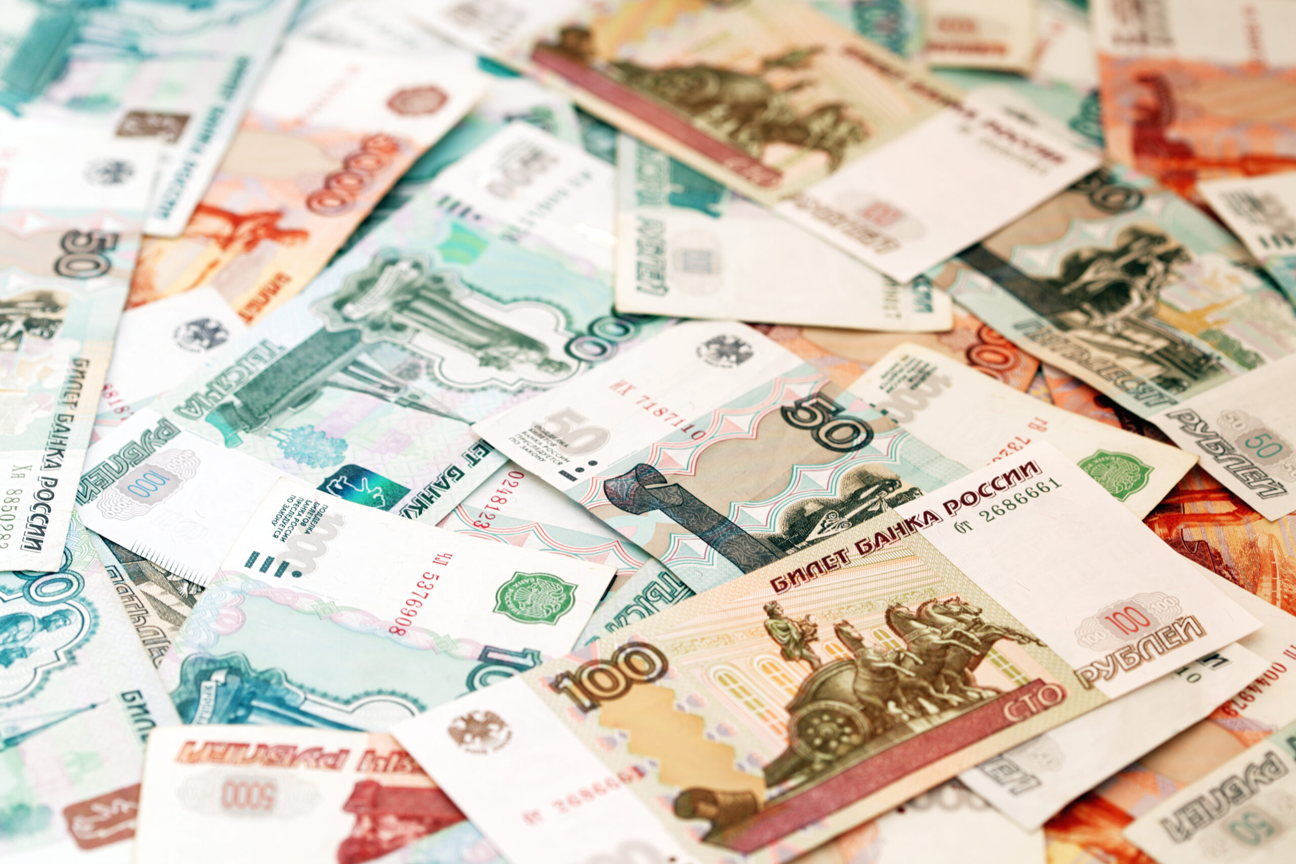 El rublo se ha convertido en la moneda oficial en la región de Kherson de Ucrania ocupada por Rusia.