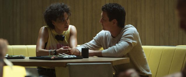 Spiderhead: foto, Miles Teller, Jurnee Smollett-Bell