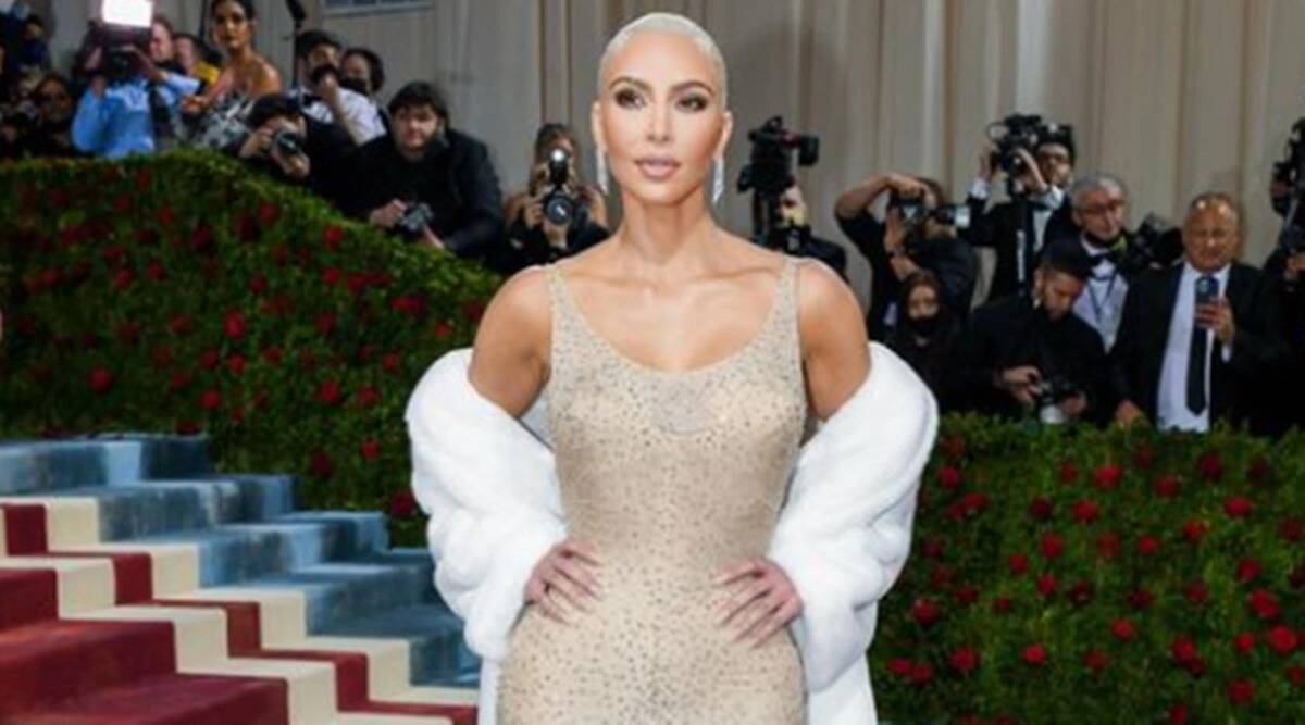 Kim Kardashian contrae artritis psoriásica tras la dieta de la Gala del Met; un experto comparte los síntomas y las causas
