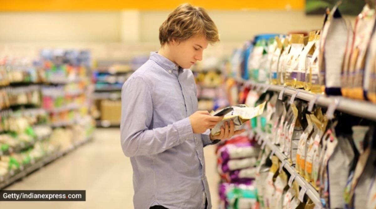 La prevención de la obesidad comienza en el pasillo de la tienda de comestibles con los envases de los alimentos La prevención de la obesidad comienza en el pasillo de la tienda de comestibles con los envases de los alimentos