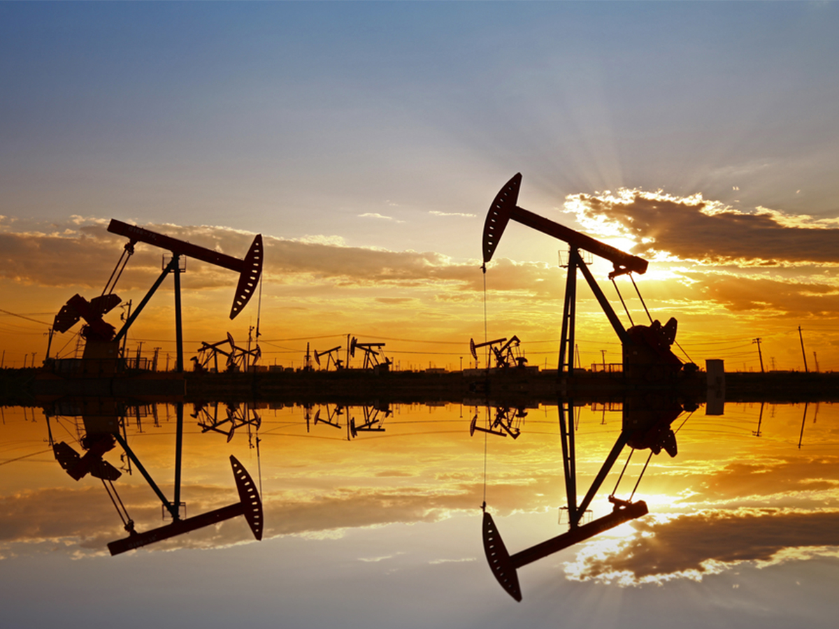 Los precios del petróleo caen un 10% y el índice de referencia estadounidense se sitúa por debajo de los 100 dólares en medio de la recesión