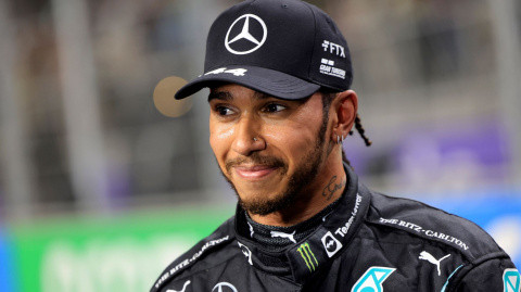 Gran Turismo 7: el campeón de F1 Lewis Hamilton se enfrenta a la IA de Sony, ¿quién gana?