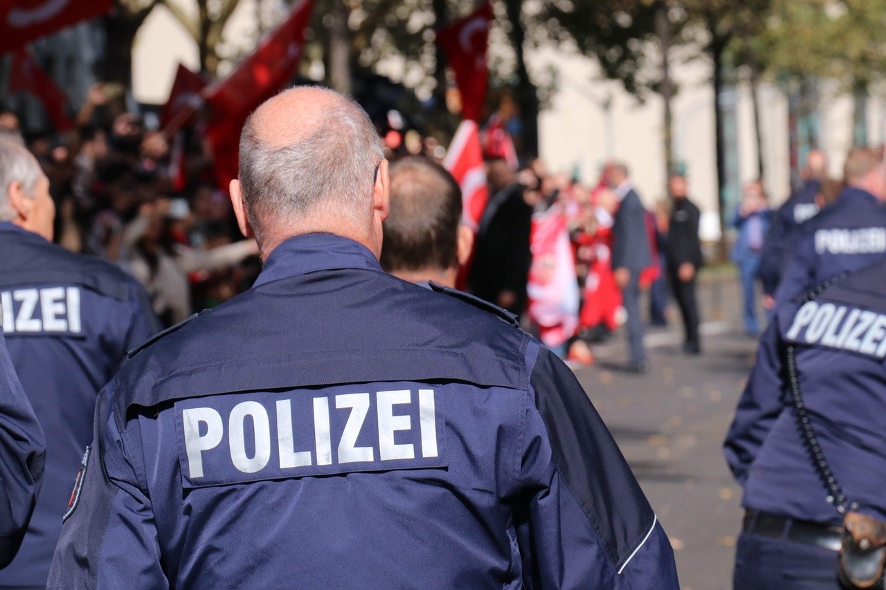 Siete rumanos robaron en Alemania inyectores para automóviles por valor de millones de euros. Qué cómplices tenían los hombres Siete rumanos robaron en Alemania inyectores para automóviles por valor de millones de euros. Qué cómplices tenían los hombres