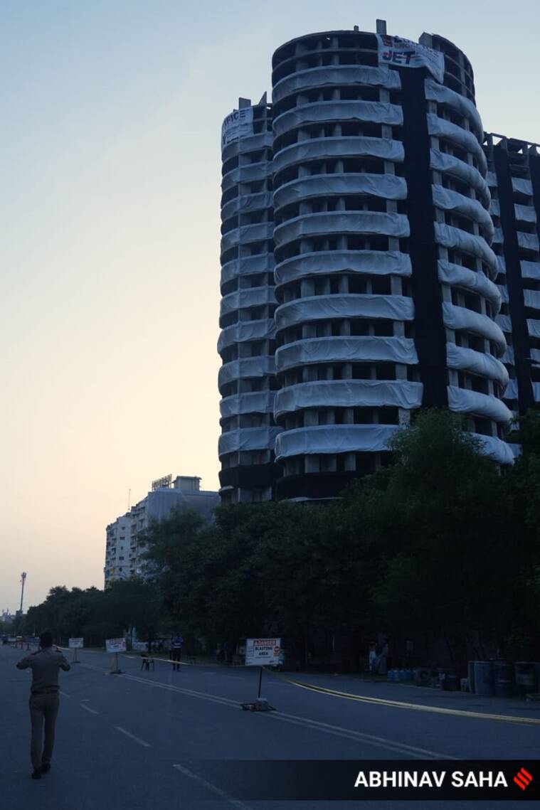 Demolición de las Torres Gemelas de Supertech, Torres Gemelas de Supertech, demolición de la torre de Noida, aviso sanitario, Torres Gemelas de Noida, aviso sanitario del jefe médico de Gautam Budh Nagar, noticias de indian express