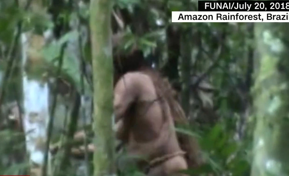 El último miembro de una tribu indígena de Brasil fue encontrado muerto en la hamaca de su cabaña. Había vivido en completo aislamiento durante los últimos 26 años