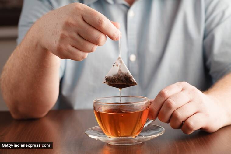 beber té, beber té por la mañana, tomar té con el estómago vacío, hábitos de consumo de té, mejor momento para tomar té, noticias de indian express