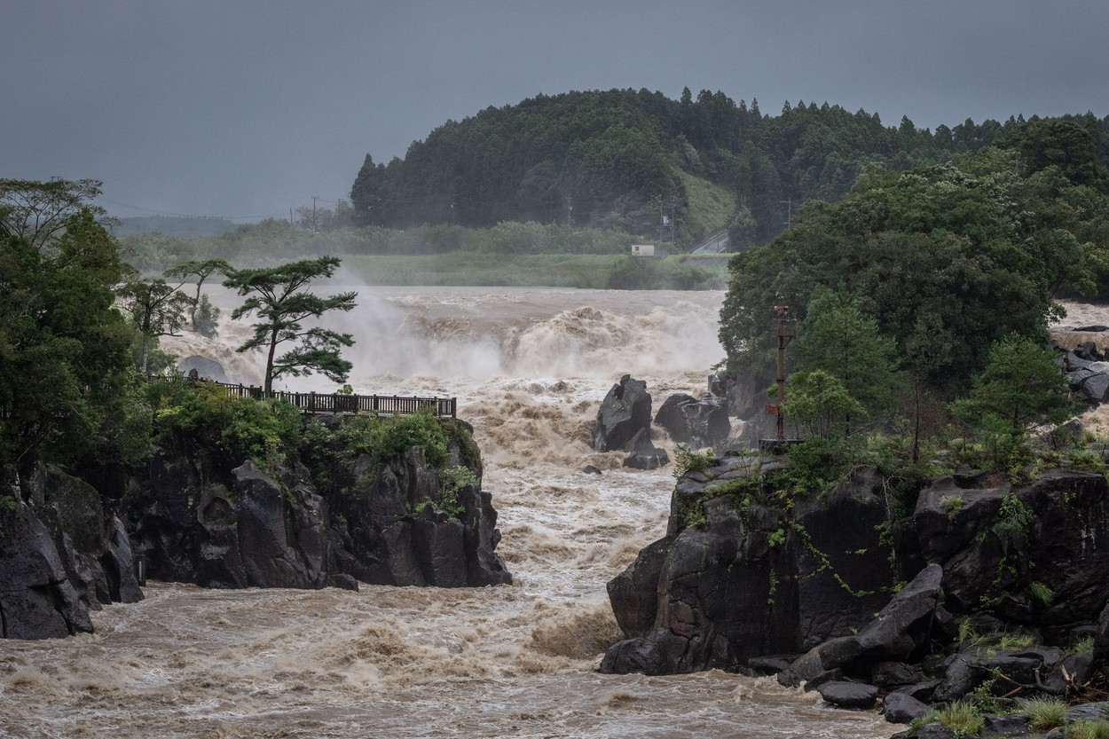 El tifón Nanmadol golpea con fuerza a Japón. Al menos dos personas han muerto y más de un centenar han resultado heridas por el clima extremo | FOTO, VIDEO