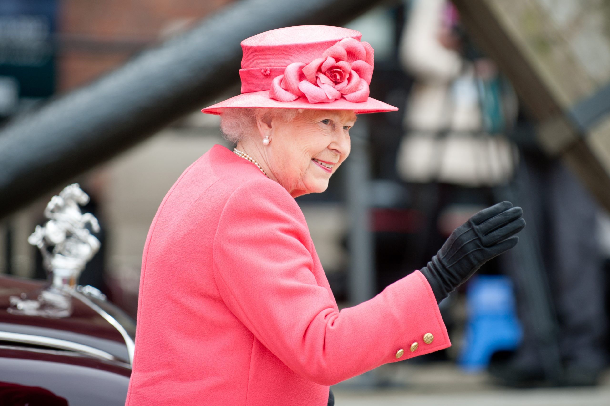 CORRESPONDENCIA EXCLUSIVA. El corresponsal especial de Think está en Londres: ¡Los británicos lloran a su reina en el Palacio de Buckingham! «¡Ella representaba nuestra identidad!»