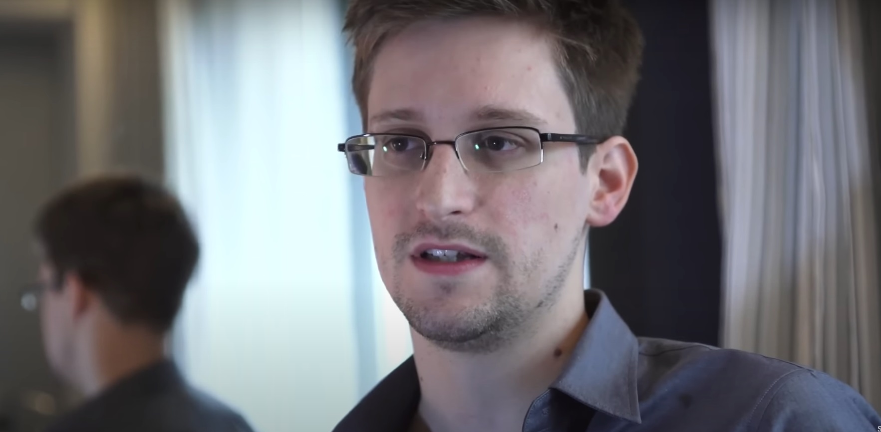 DOCUMENTO. Putin concede la ciudadanía rusa a Snowden, el ex empleado de la CIA que filtró secretos de la NSA