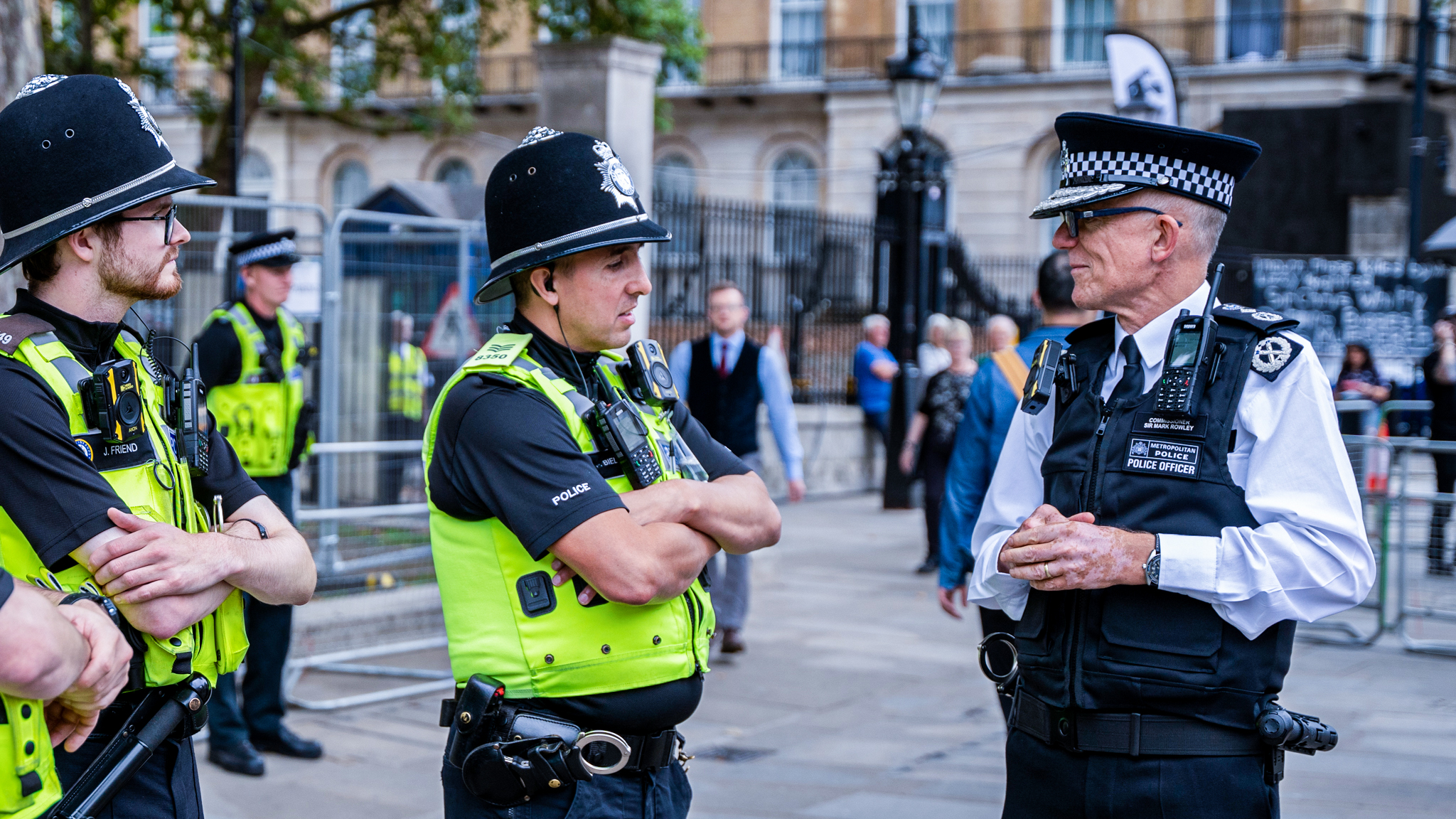 Dos policías fueron apuñalados en el centro de Londres. Quién es el presunto autor