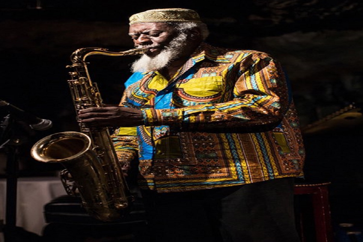 El luto en el mundo del jazz. El saxofonista estadounidense Pharoah Sanders ha muerto a los 81 años