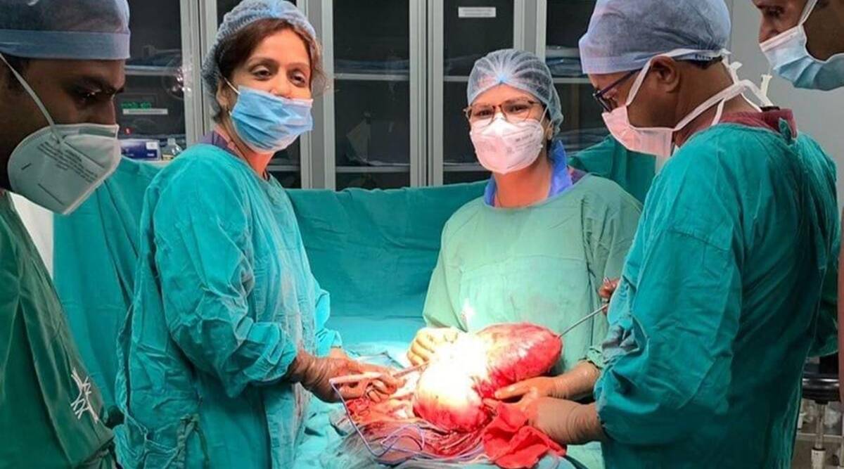 Extracción de un raro fibroma en una delicada operación en el hospital de Gurugram