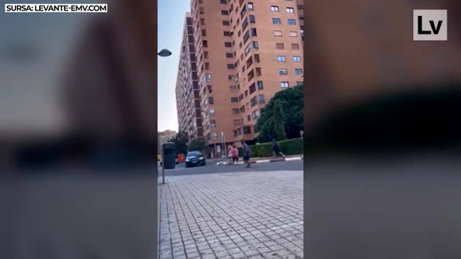 FOTO-VIDEO - Una mujer acaba en el hospital después de que su yerno la atropelle con su coche / El hombre quería vengarse porque la mujer se negó a mentir para encubrirle