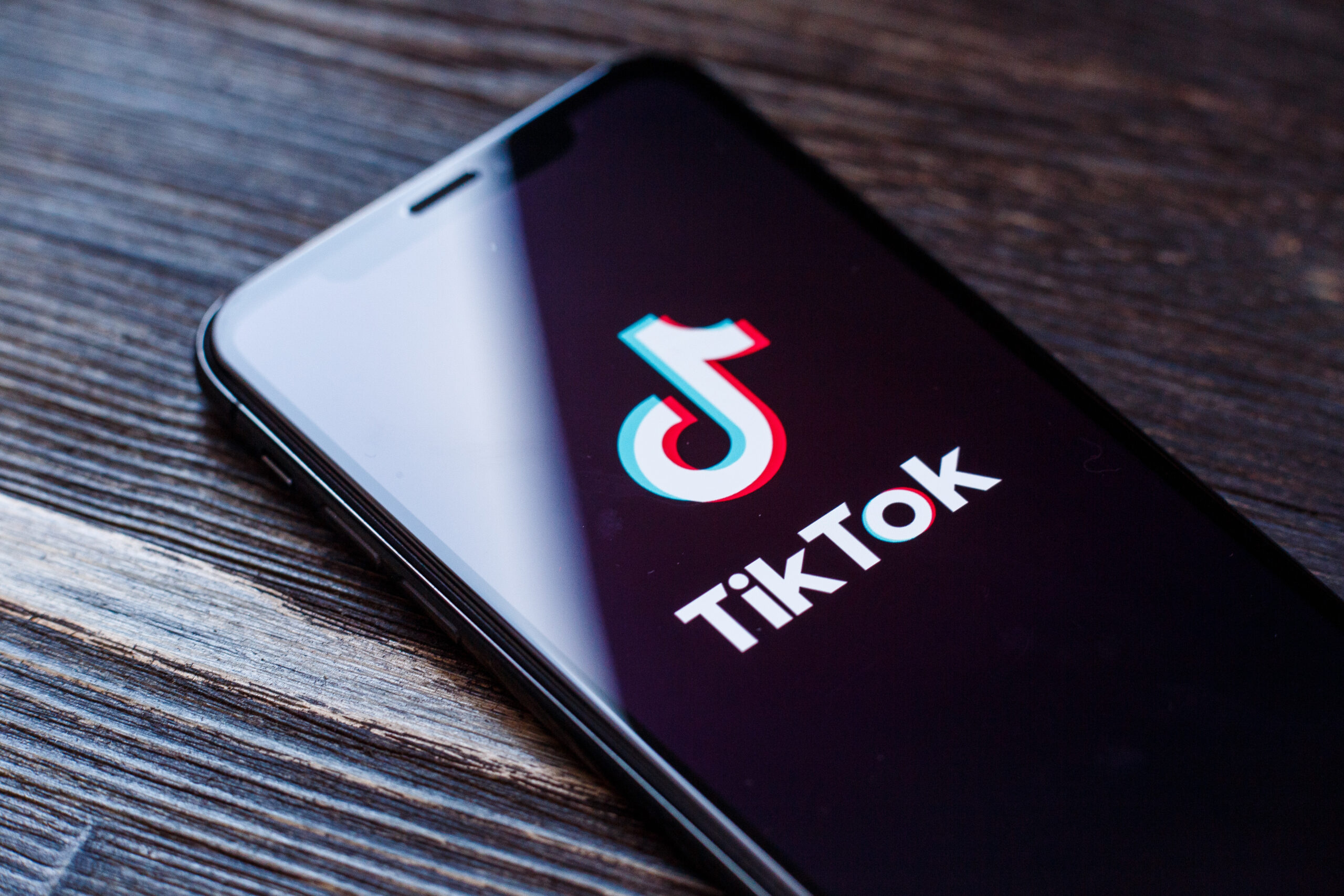 Una adolescente muere de un disparo en la cabeza mientras hacía un vídeo en TikTok con sus amigos armados Una adolescente muere de un disparo en la cabeza mientras hacía un vídeo en TikTok con sus amigos armados