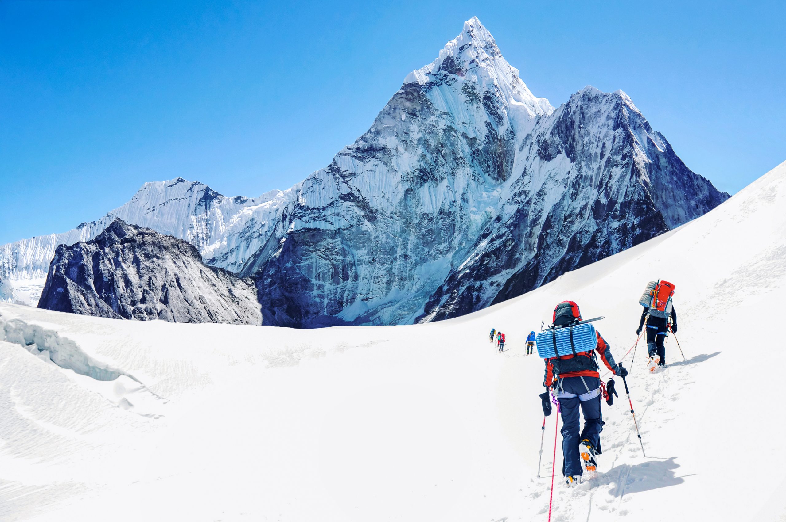 El número de muertos tras la avalancha en el Himalaya asciende al menos a 26