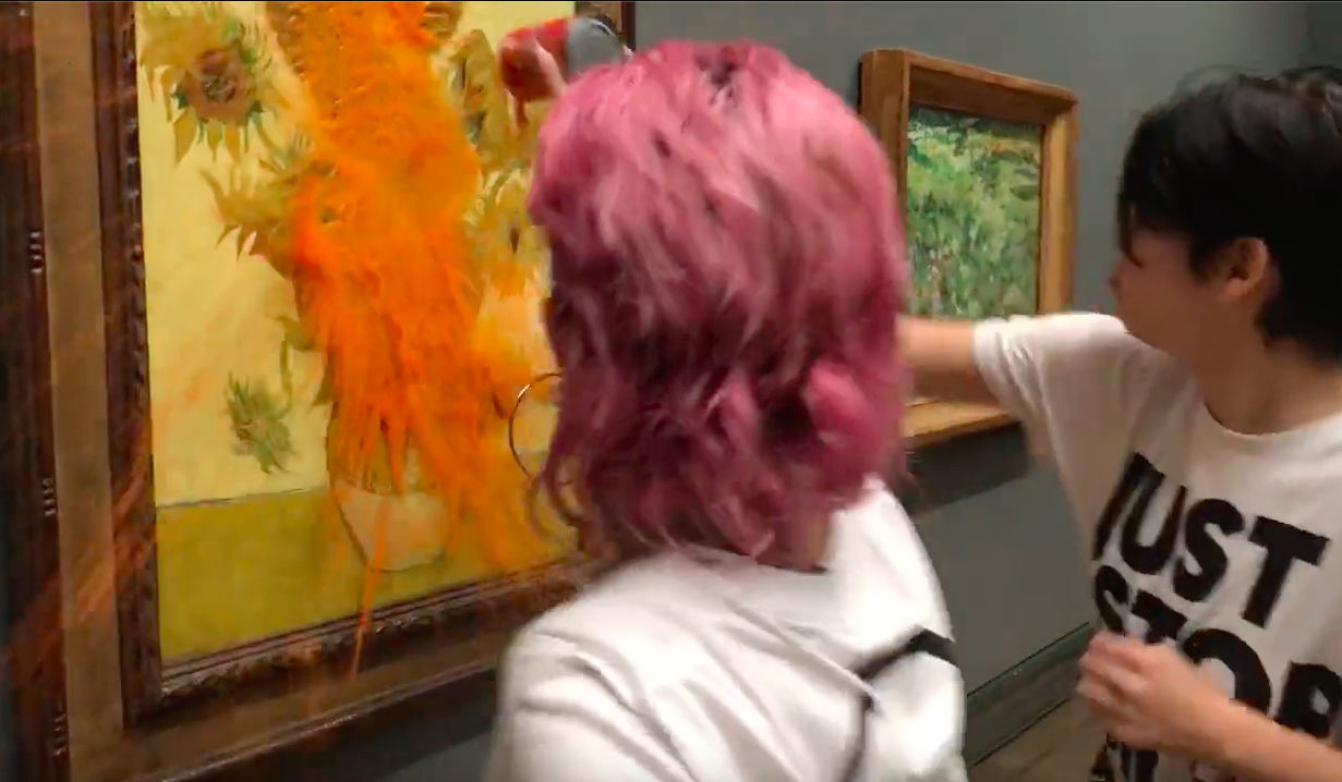 VÍDEO Una de las obras firmadas más famosas de Van Gogh ha sido objeto de vandalismo. Dos activistas medioambientales arrojaron sopa de tomate sobre el cuadro «Girasol VÍDEO Una de las obras firmadas más famosas de Van Gogh ha sido objeto de vandalismo. Dos activistas medioambientales arrojaron sopa de tomate sobre el cuadro «Girasol