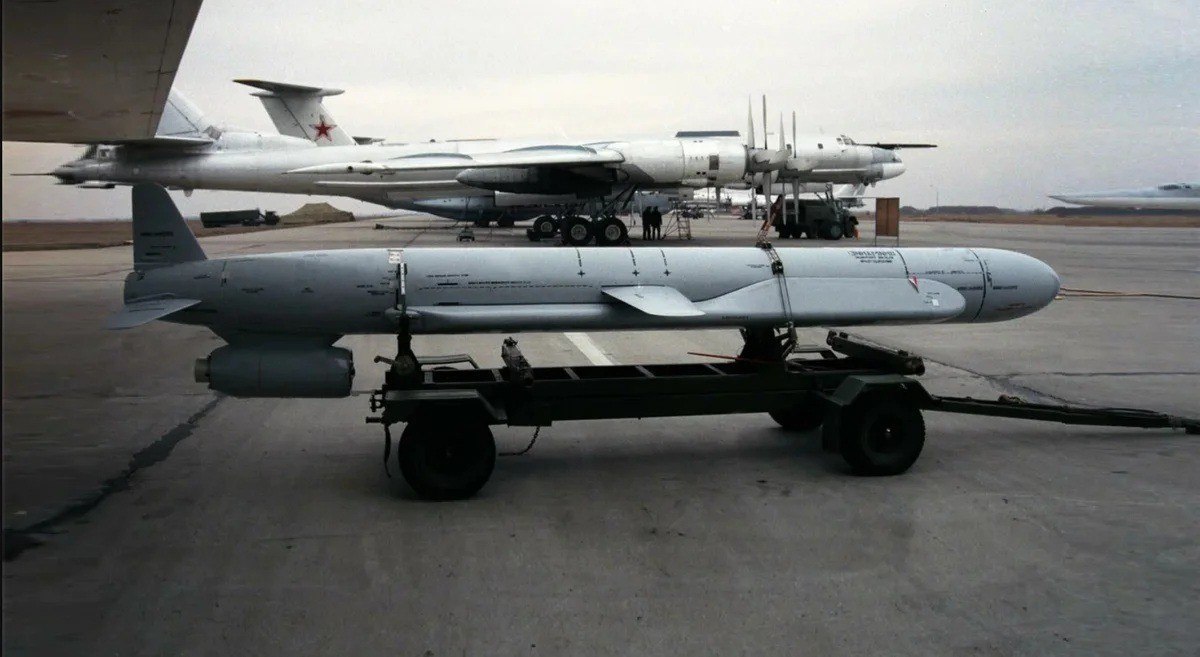 Defence Express: Rusia ataca a Ucrania con misiles de crucero que llevan «cabezas nucleares simuladas»