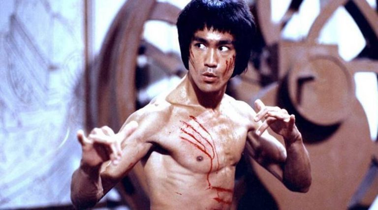 Bruce Lee pudo morir por beber demasiada agua, según un nuevo estudio; ¿es perjudicial la sobrehidratación?