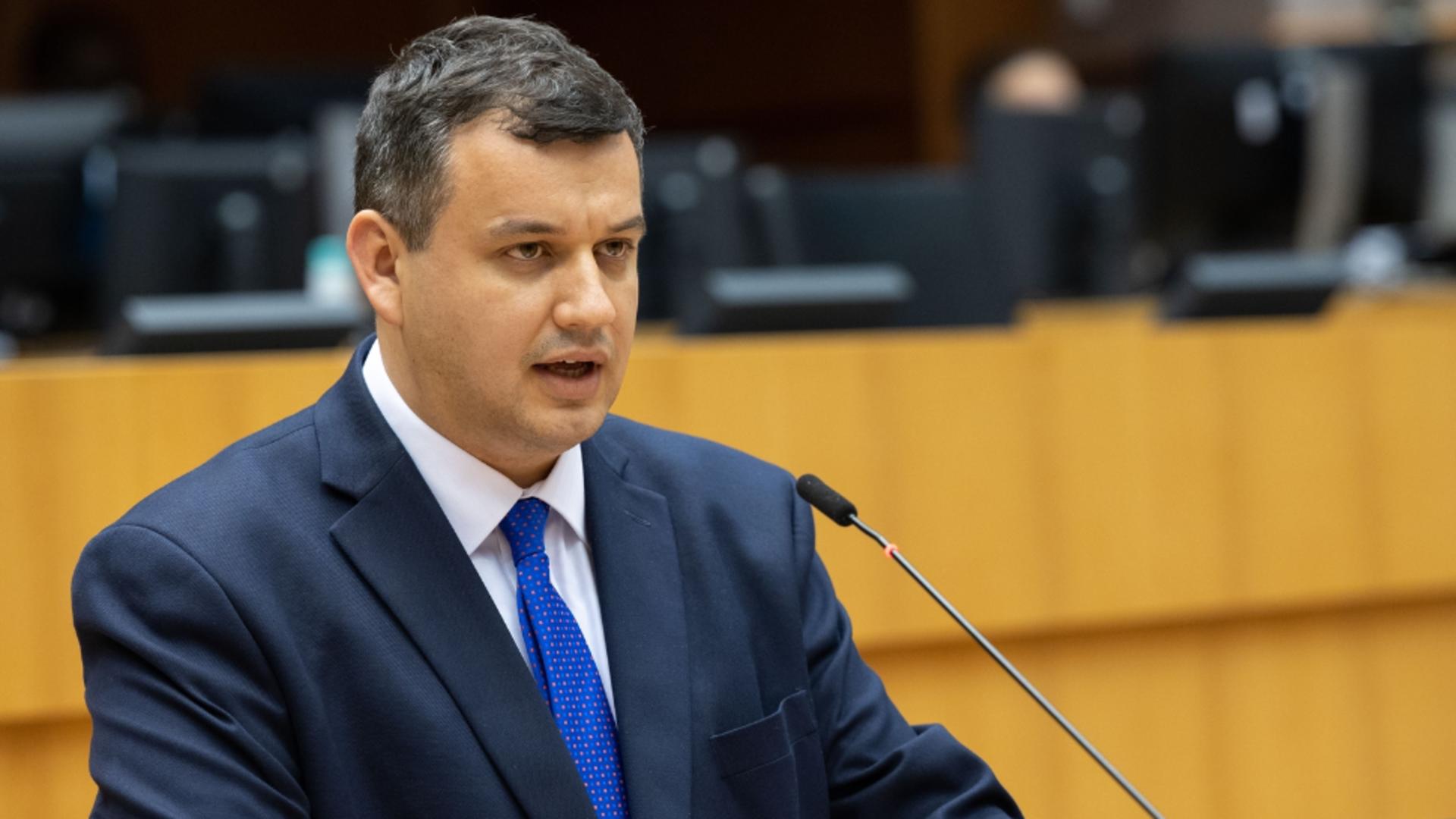 Eurodiputado tras reunirse con el Canciller austriaco Karl Nehammer: Tiene argumentos ridículos. Sólo quiere humillar a Rumanía de forma inaceptable Eurodiputado tras reunirse con el Canciller austriaco Karl Nehammer: Tiene argumentos ridículos. Sólo quiere humillar a Rumanía de forma inaceptable