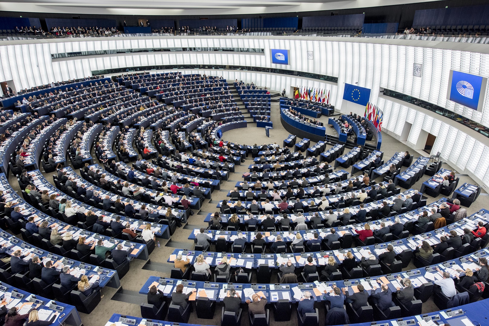 Animado debate en el Parlamento Europeo sobre Schengen y el veto de Austria a Rumanía y Bulgaria. Manfred Weber: «Fue un error, Rumanía no está en la ruta de los inmigrantes ilegales» Animado debate en el Parlamento Europeo sobre Schengen y el veto de Austria a Rumanía y Bulgaria. Manfred Weber: «Fue un error, Rumanía no está en la ruta de los inmigrantes ilegales»