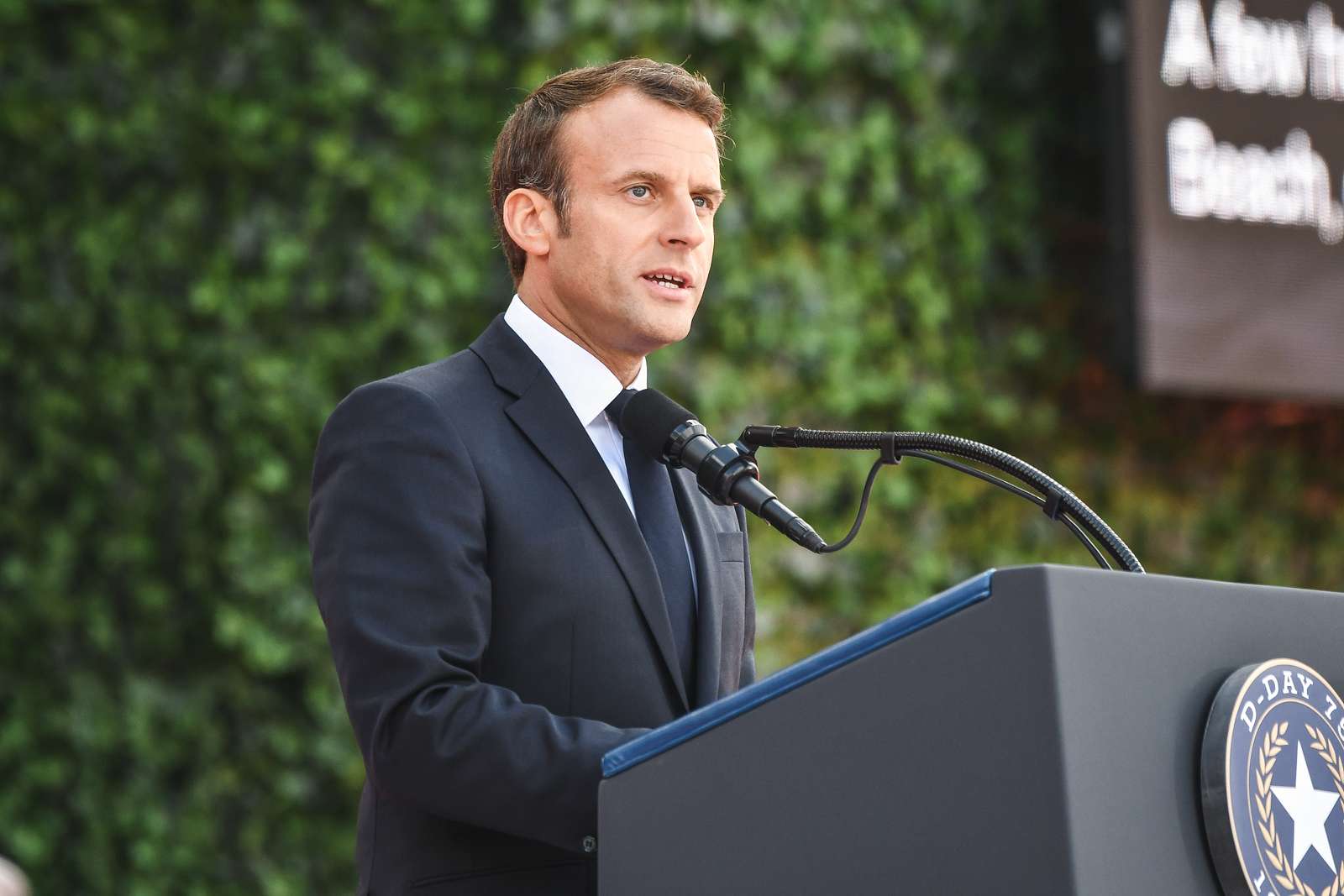 El mensaje de Macron a los franceses tras volver de América: «¡Que no cunda el pánico si hay apagones!»