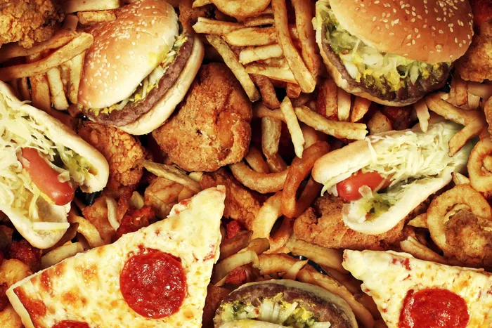 Estudio: Comer alimentos procesados aumenta el riesgo de Alzheimer. Lo que dicen los investigadores