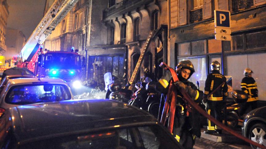 FOTO-VIDEO | Tragedia en Francia: 10 personas, entre ellas cinco niños, mueren en un violento incendio en un apartamento cerca de Lyon / Otras 14, entre ellas dos bomberos, resultan heridas FOTO-VIDEO | Tragedia en Francia: 10 personas, entre ellas cinco niños, mueren en un violento incendio en un apartamento cerca de Lyon / Otras 14, entre ellas dos bomberos, resultan heridas