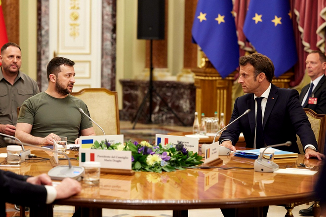 El Presidente Volodimir Zelenski y el Presidente francés Emmanuel Macron / Foto: Profimedia