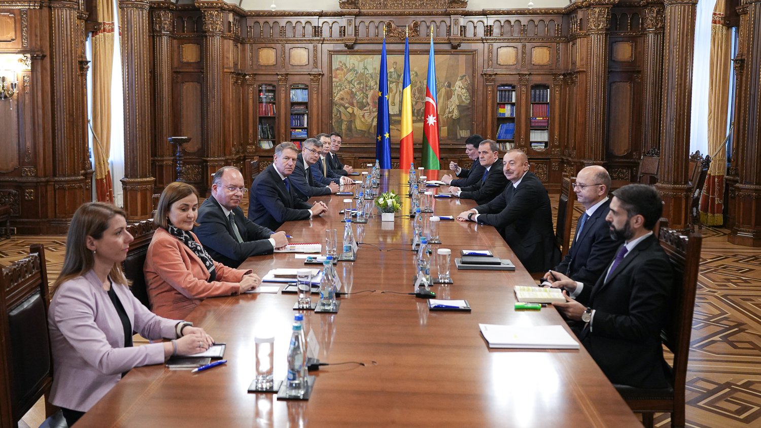 VIDEO | Encuentro entre el Presidente de Rumanía y el Presidente de la República de Azerbaiyán, Ilham Aliyev, en el contexto de la firma del Acuerdo entre los Gobiernos de Azerbaiyán, Georgia, Rumanía y Hungría.