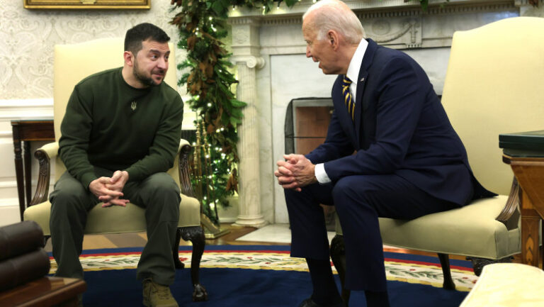 VIDEO | Joe Biden vuelve a meter la pata Cómo llamó a los ucranianos frente a Zelenski