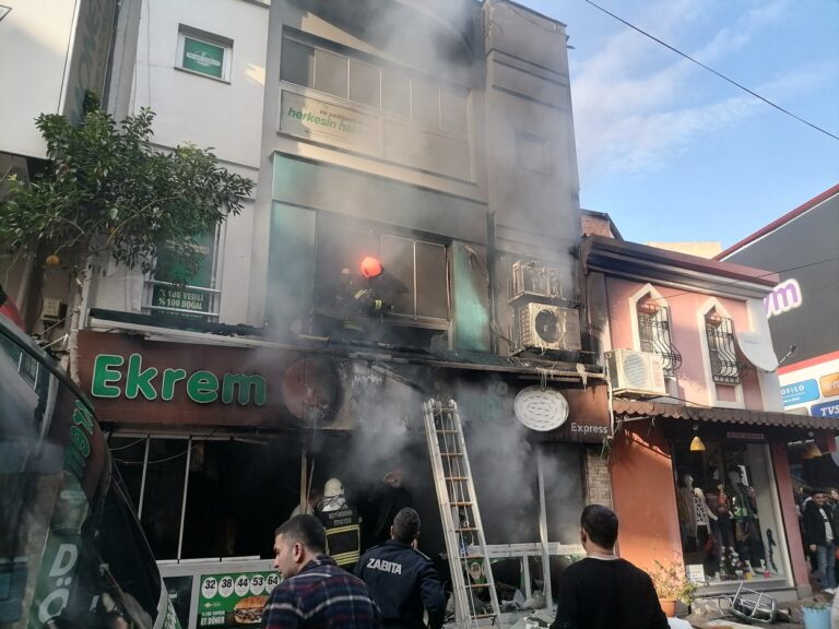 VÍDEO | ¡Tragedia justo antes de Año Nuevo! Fuerte explosión en un restaurante de Turquía. Siete personas murieron y otras cinco resultaron heridas