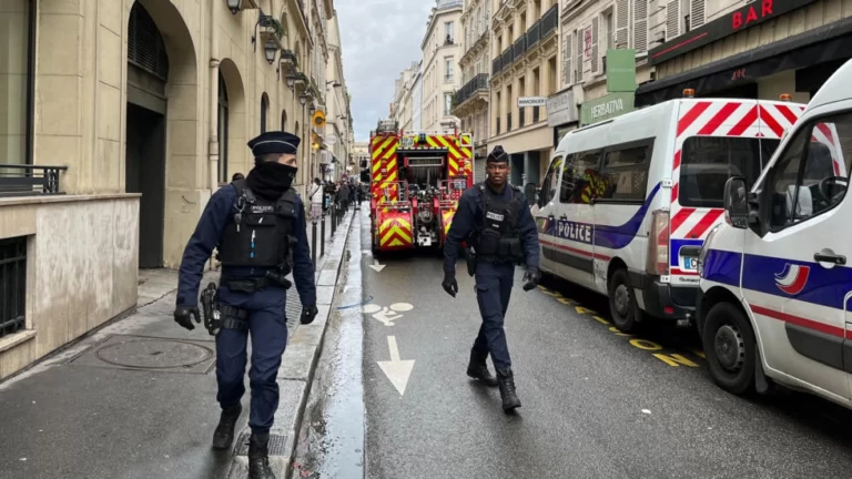 ¡Ataque armado en París! Un hombre abrió fuego y mató a tres personas. Al menos seis personas resultaron heridas