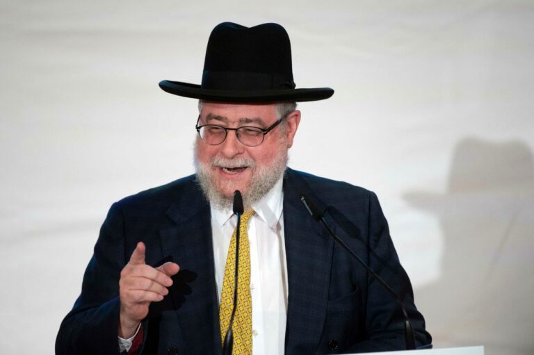 El Gran Rabino de Moscú en el exilio insta a los judíos rusos a abandonar Rusia mientras puedan. ¿Cuál es la razón