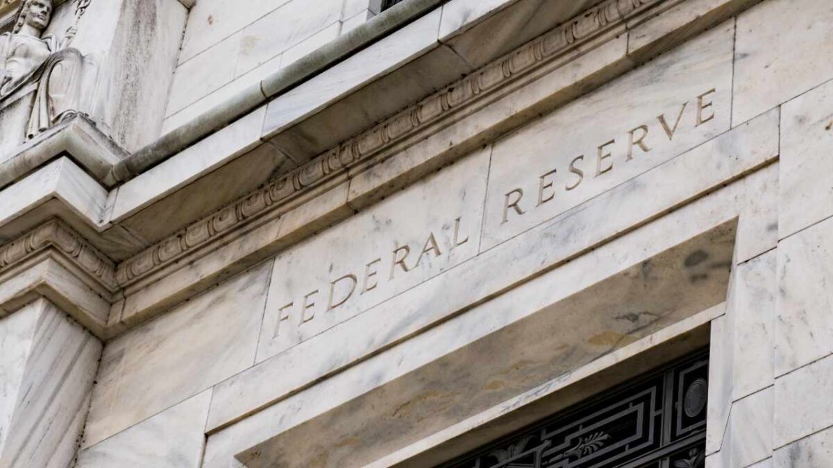 Jeff Booth advierte de la deflación de la deuda si la Reserva Federal sigue subiendo los tipos de interés – Economics Bitcoin News