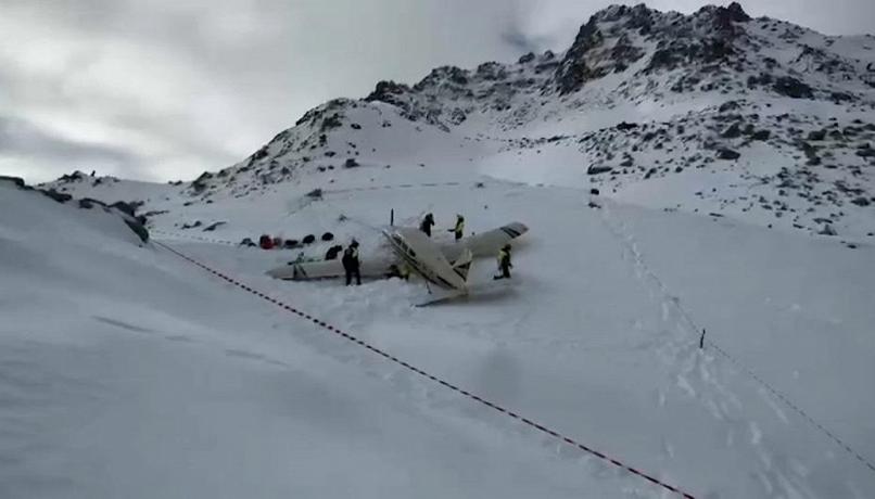 La maniobra por la que un piloto de 22 años aterrizó un avión en la cima de una montaña a más de 2.000 metros de altitud