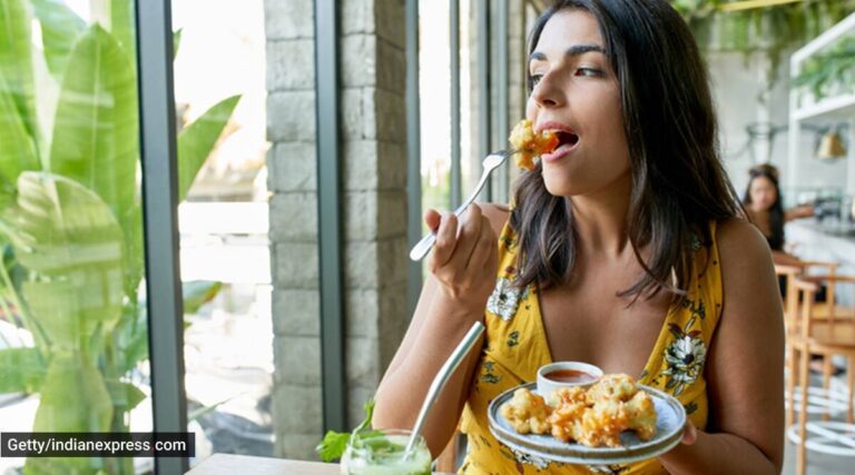 ¿Vas a un restaurante? Aquí tienes una guía de alimentación sana aprobada por nutricionistas