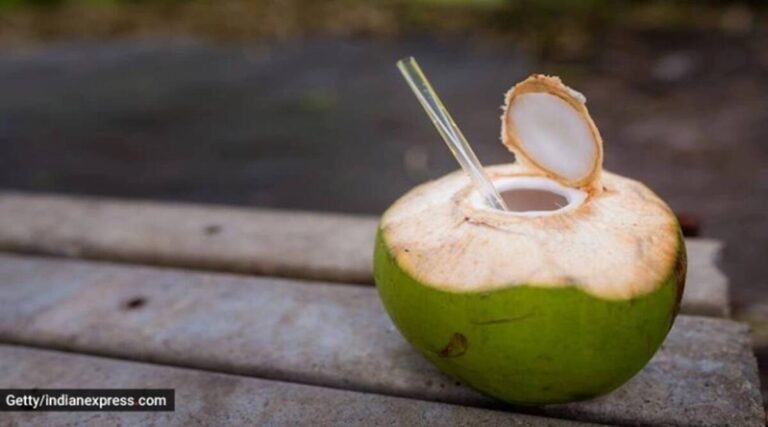 Descubre si la «popular combinación» de agua de coco y zumo de limón se considera saludable