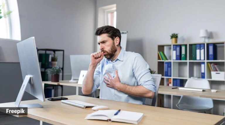 La tos y los estornudos pueden reaerosolizar el virus Covid e introducirlo más profundamente en los pulmones.