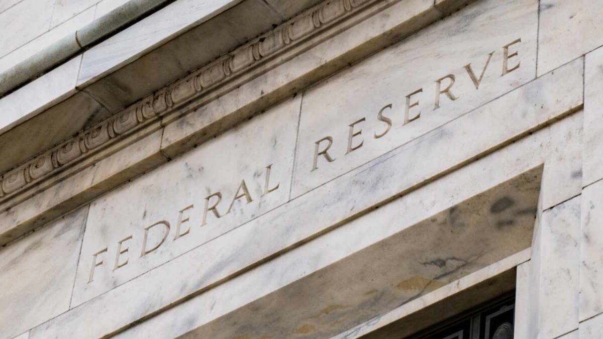 Los responsables de la Reserva Federal afirman que son necesarias nuevas subidas de los tipos de interés para frenar la inflación